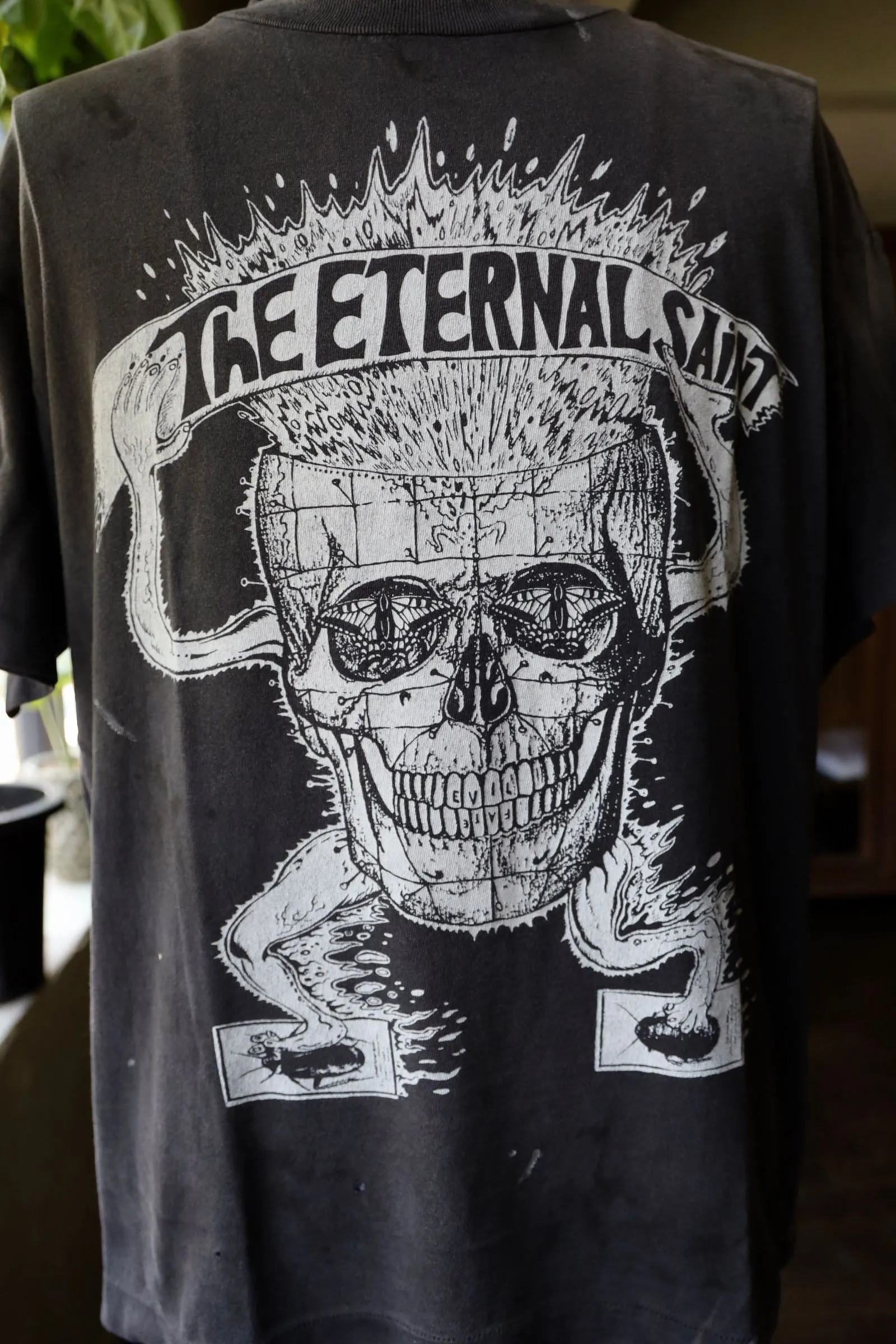 SAINT Mxxxxxx SS TEE/THE ETERNAL/BLK Latest Skeleton Beetle Distressed Sulfur Dyeing Retro Short Sleeves Washed Black S-XL Garment Dyeing Rewashed for Distressed Horse Replacement Faded Top Printing Technology Simulates Natural Distressed Style Really Correct Version Original Consistent Main Mark/Washed Mark/Angel Anti-Counterfeiting Mark